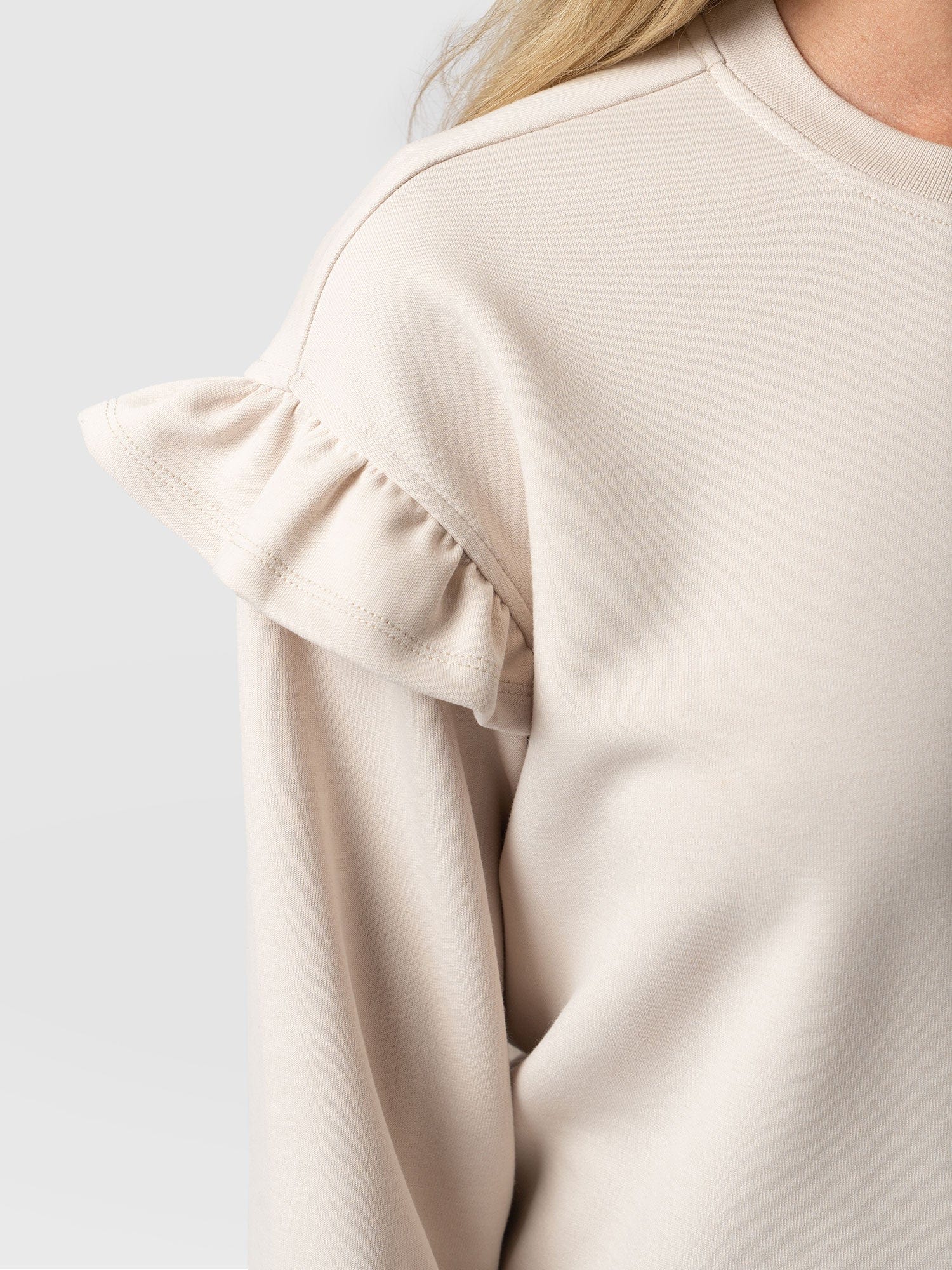 Bea Frill Sweater Cream - Women's Sweaters | Saint + Sofia® EU